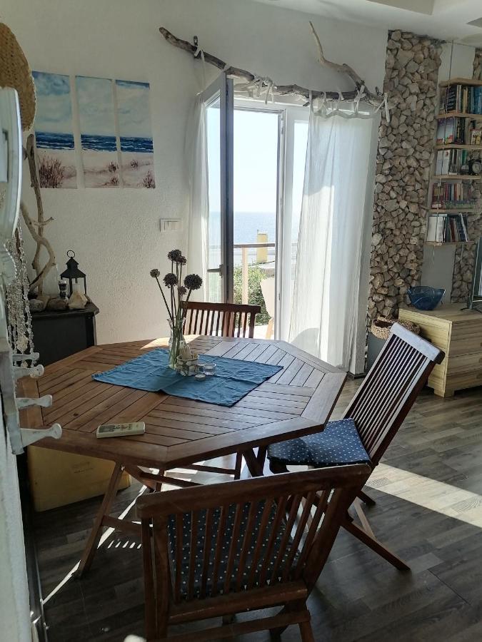 Sunnyday House Masline